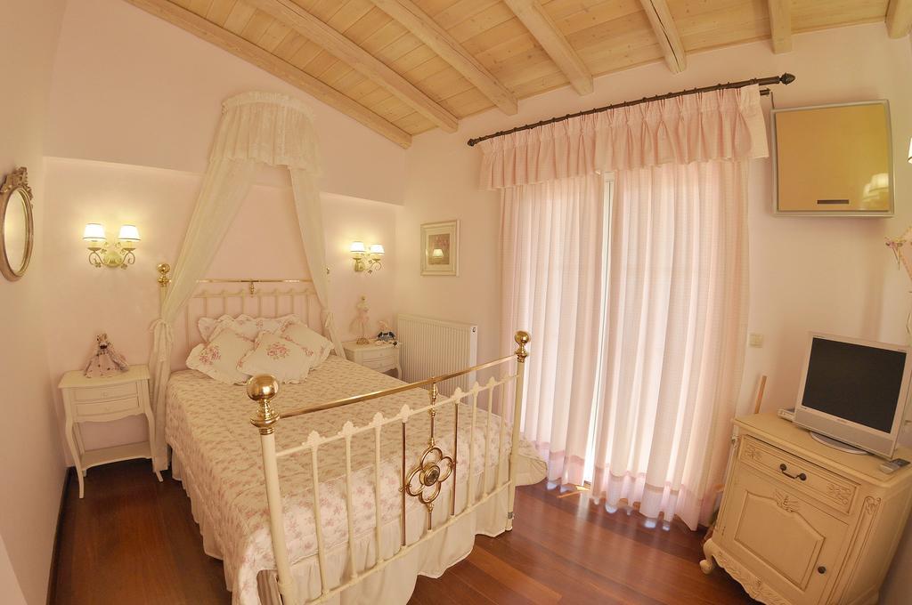 Villa Romantica Perama  Room photo